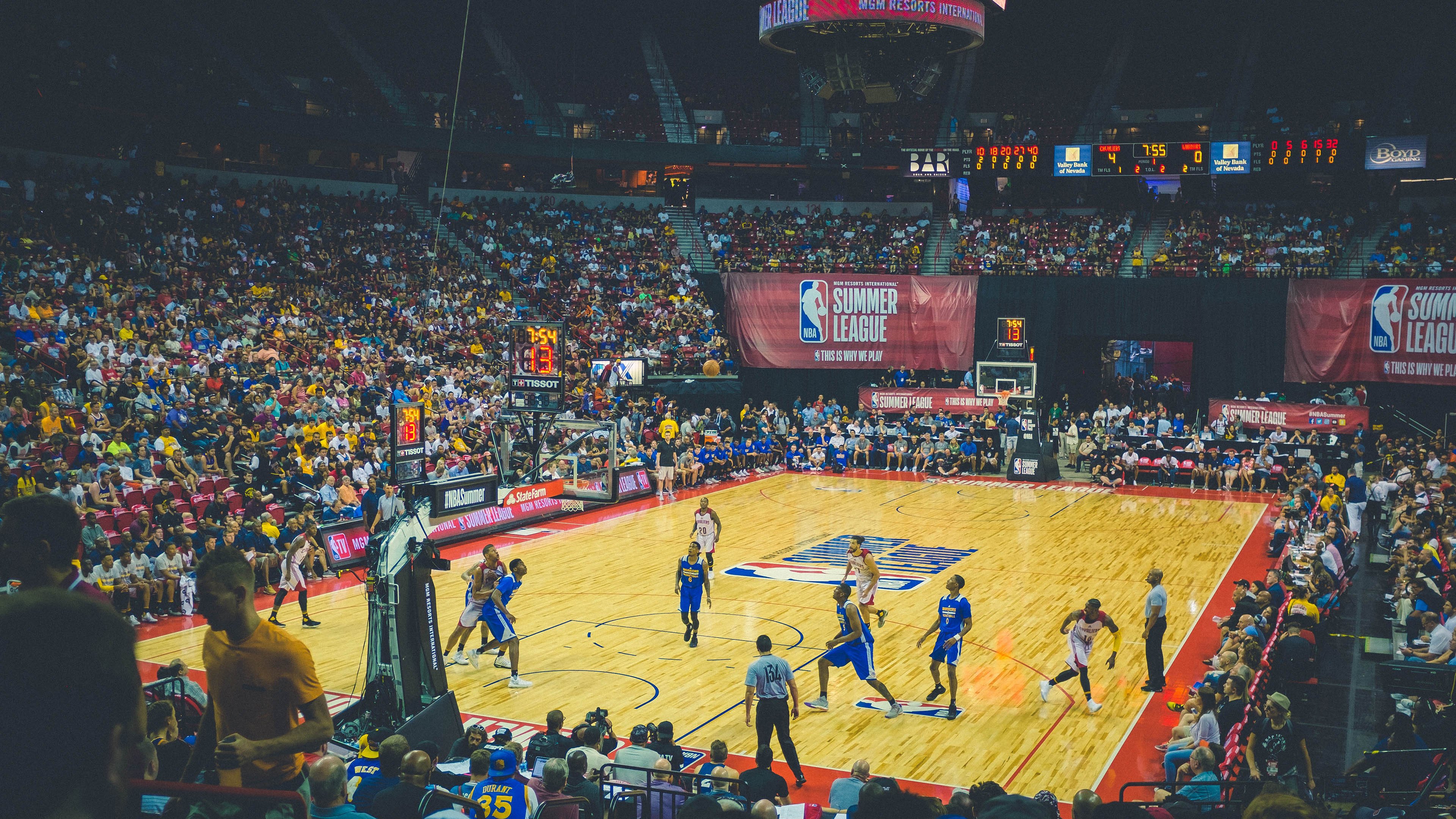 九游网游官网-_场外精彩：明星名人助阵网球盛事_，名人打网球