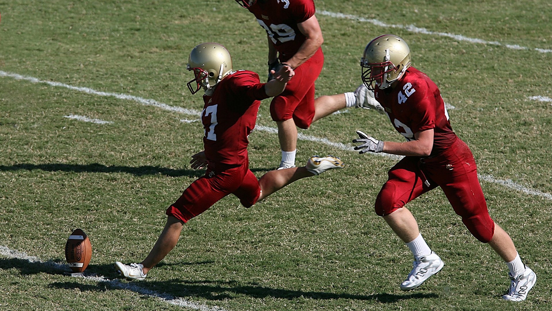 九游体育网站入口-恩多耶-布鲁阿尔冲刺阶段展现王者气质，恩布里奥百度百科